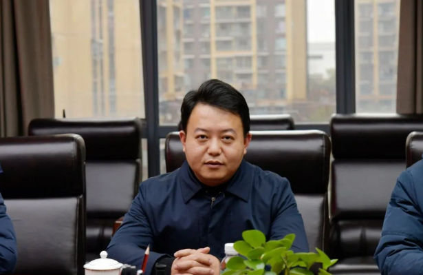 市總工會(huì)黨組成員、副主席李歡講話