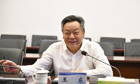 （峨旅股份公司黨委書記、董事長王東講話）